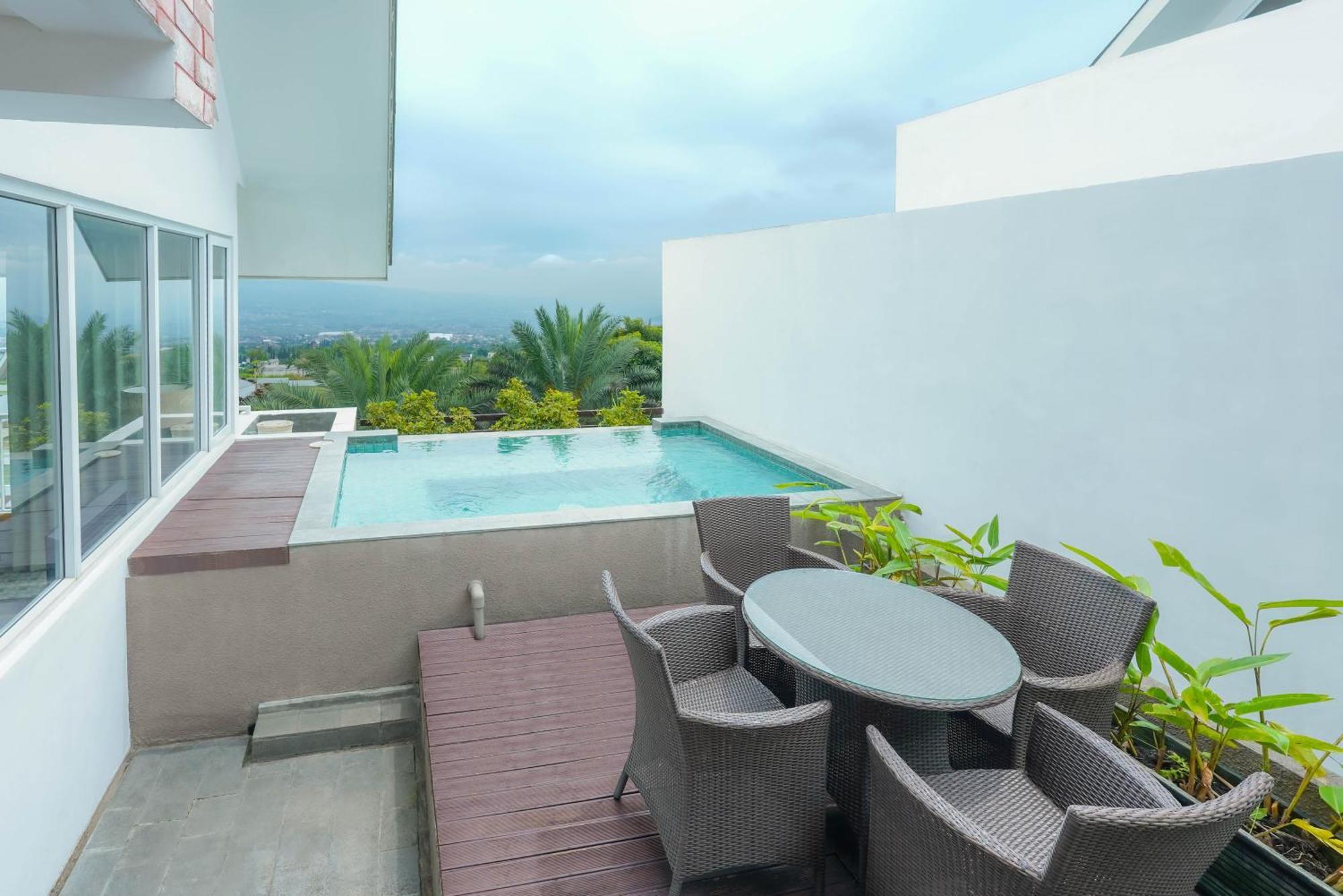 Amartahills Hotel And Resort Malang Pokoj fotografie